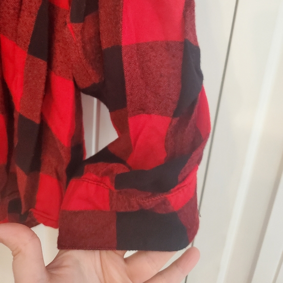 Button down top🍒 - Picture 4 of 11